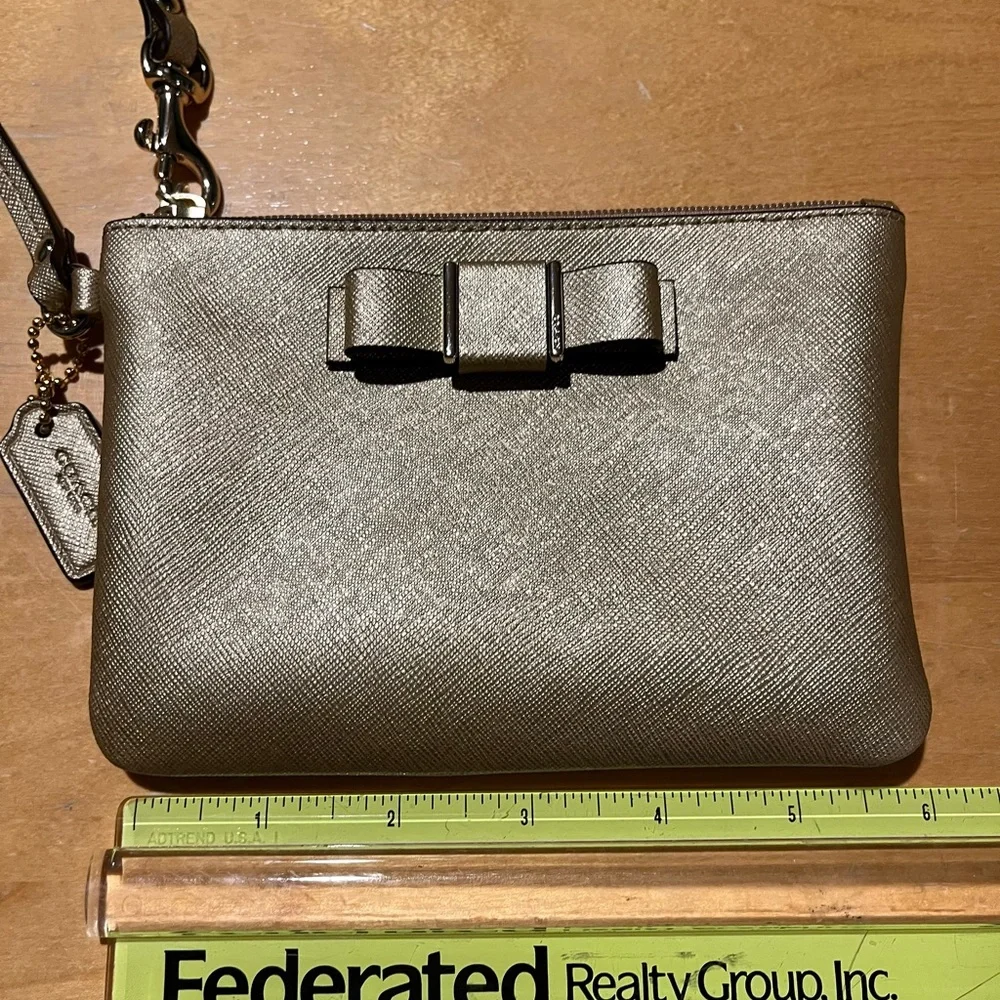 Coach Darcy Gold Wristlet with Box - Picture 8 of 8